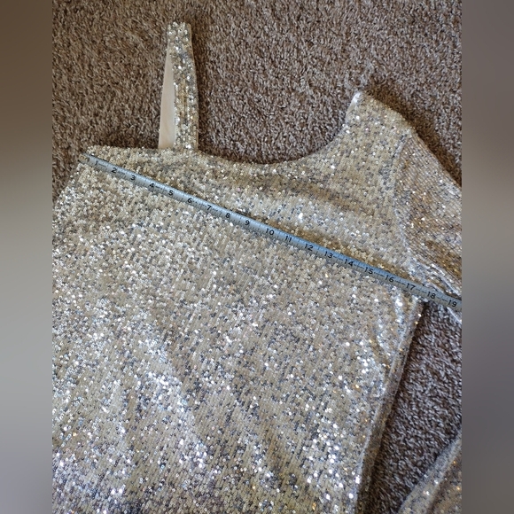 Cable & Gauge Glittering Sequin One Sleeve Top NWT - Picture 9 of 10